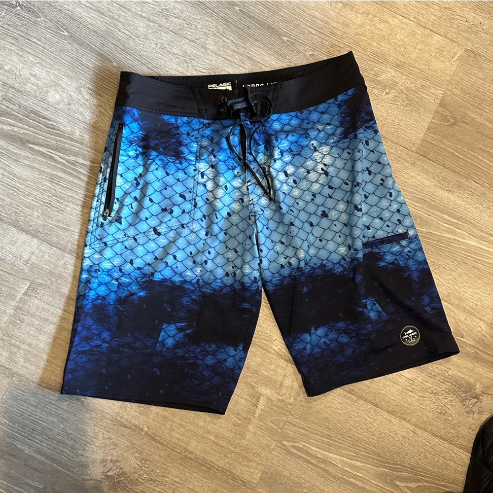 Like new men’s pelagic swim trunks, sz 34